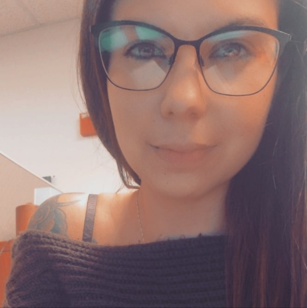 Meet your Posher, Crystal
